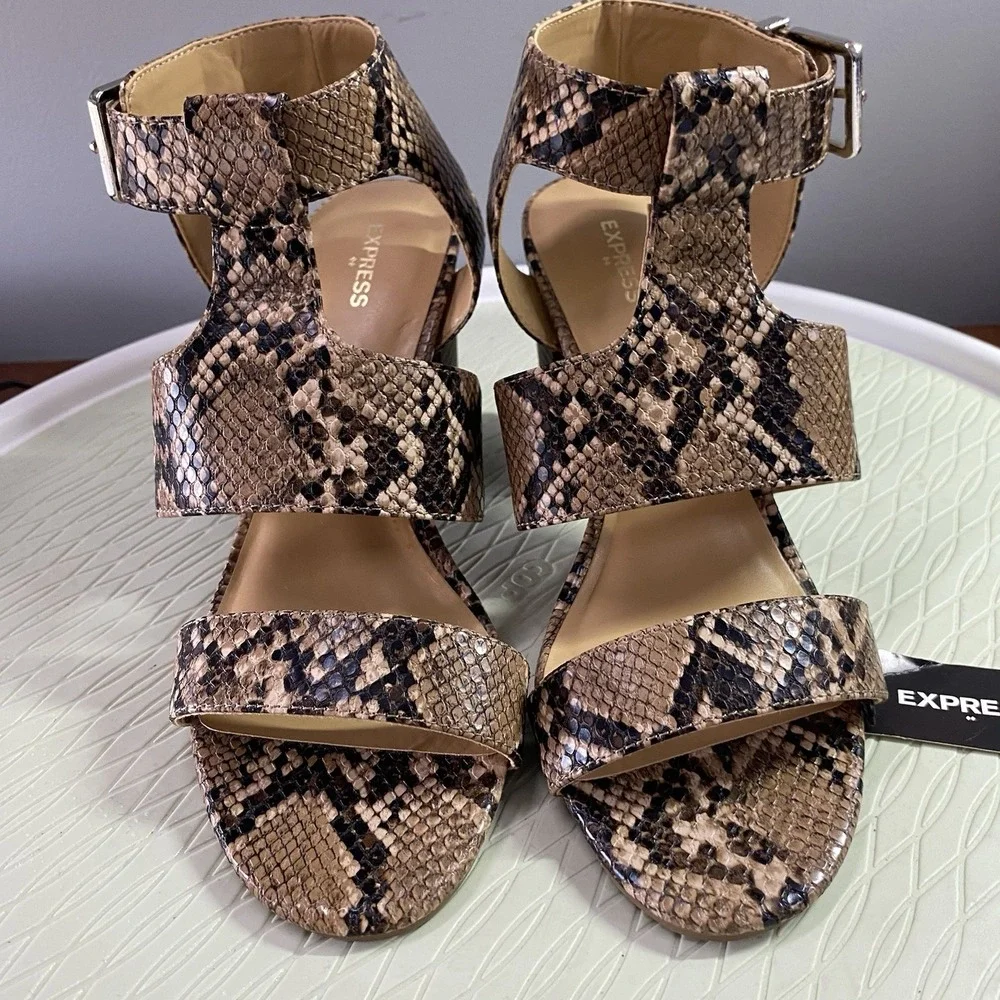 Express‎ Women's Brown Ankle Strap Block Heel Faux Snake Skin Sandals Sz.7 NWT